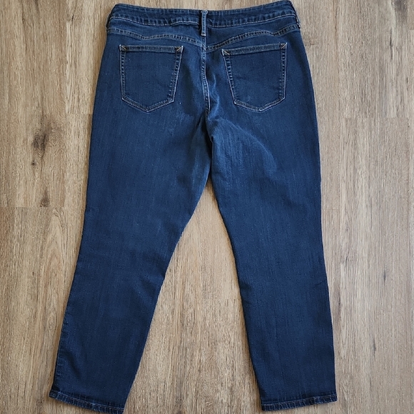 a.n.a Women's Skinny Jeans in Dark Blue Wash - Picture 5 of 7